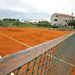 아파트 Lucija Peros 자톤