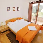 Lucija Peros 자톤